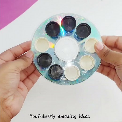 diy painting pallet without glue gun, cardboard,bottle caps| homemade painting pallet | #shorts
