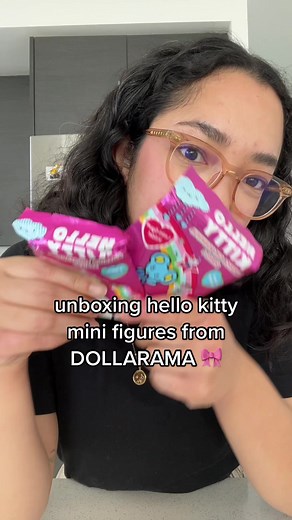 Unboxing Hello Kitty Mini Figures from Dollarama