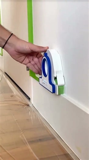 Taping Door Edges with Precision for Neat Painting Results #painting #homedecor