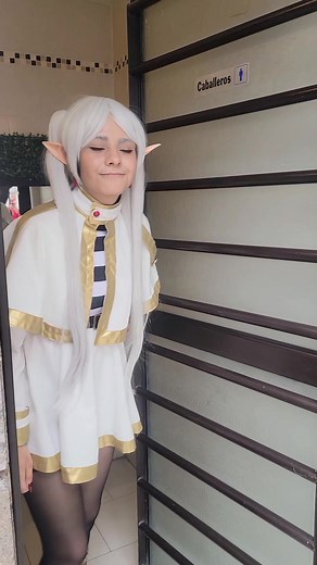 Frieren Cosplay: Anime Trap Cosplayer Journey