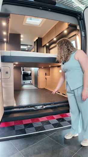 Wait, where’s the bed?! 🤯 The brilliant drop-down bed system in the Malibu Relax 640 LE-XR