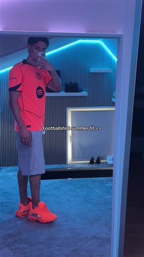 ⚽️ #footballshirts #summerfit #orangefit #outfitinspo