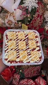 Cakes by Dria on Instagram: "Tip: Put bananas in the food processor instead of slices or use a fork to mash up. Bananas don’t brown (oxidize) when mashed then add to pudding mixture. My NO Bananas in the puddling clients still love It 殺. Also if you sell banana pudding in clear cups there’s no browning bananas peaking through! This particular order requested NO SLICED BANANAS "