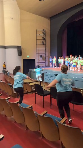 Magik Teaching Artists always go ALL OUT during camp sharing rehearsals! 👏👏👏 Only 1 week left of summer camps! Join the fun at magiktheatre.org. | Magik Theatre