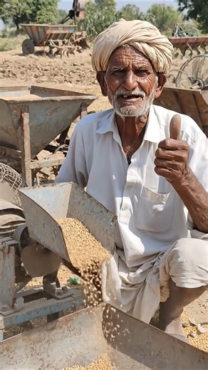 Desi Jugaad Grain Cleaning Machine 😲 | Anaj Saaf Karne Ka Amazing Idea #shortsfeed #desijugaad