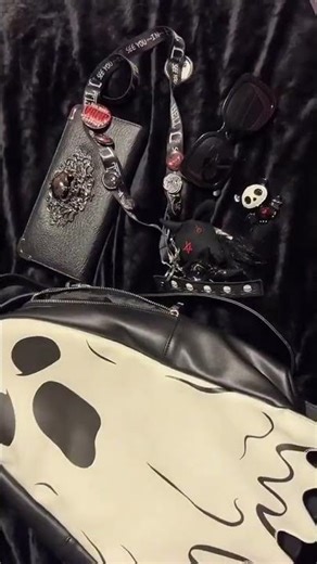 What's in my bag? Horror Hailey with her Ghostie Backpack