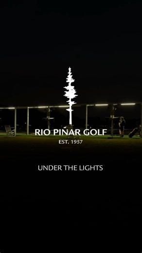 The TrackMan Range at Rio Pinar isn’t just for daytime practice — it comes alive under the lights. Hit balls from covered bays powered by TrackMan technology, track every shot with real data, and enjoy a full practice or play experience long after the sun goes down. Whether you’re working on your game or hanging out with friends, the range at Rio offers something you won’t find anywhere else in Orlando. Add in food and drinks delivered straight to your bay from Pine & Oak Tavern, and you’ve got 