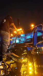 Trucks parked? Still working. That’s part of the grind! 🚛🚛💨💨#peterbilt389 #fypシ #fyp #truck #trucker #diesel #peterbilt379 #LTL #truckerlife #18speed #peterbilt #chrome #trucktrappin #18wheeler | David Anderson