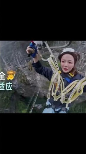 贵州猴耳天坑的高空滑轨，完全就是真人版“神庙逃亡”来的