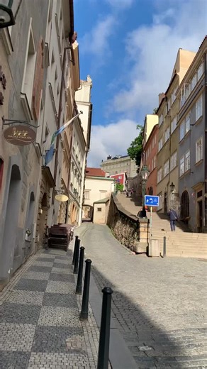 🇨🇿沿着 Thunovska小巷拾级而上，走进布拉格永恒之美#布拉格 #布拉格城堡 #ThunovskaAlley #捷克 #欧洲旅行
