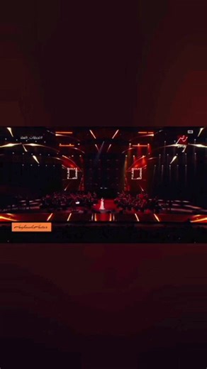 🎶 من غير ليه – بصوت آمال ماهرأغنية “من غير ليه” واحدة من أعظم روائع الموسيقار محمد عبدالوهاب، كتب كلماتها الشاعر مرسي جميل عزيز، وجاءت كعمل مختلف يحمل طابعًا فلسفيًا عميقًا يتأمل معنى الحياة وتساؤلات الإنسان:جايين الدنيا ما نعرف ليه… ولا رايحين فين ولا عايزين إيه!✨ أعادت الفنانة آمال ماهر تقديم هذه التحفة بأسلوبها الطربي القوي، محافظة على روح الأغنية الأصلية، لكنها أضافت إحساسًا حديثًا وصوتًا مليئًا بالشجن والقوة، مما جعلها تلامس قلوب جيل جديد من عشاق الطرب.🎤 الأغنية ليست مجرد لحن وكلمات، بل ر