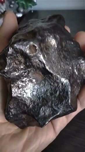 meteorito Gibeon #meteorite #gemstone #crystalsdotcom #crystals #minerals