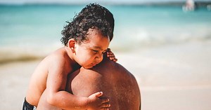 Coup de chaud : symptômes de l'insolation chez bébé, quand s'inquiéter, comment réagir ?