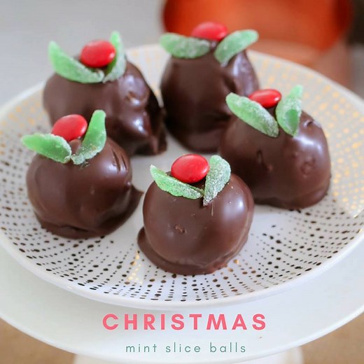 531K views · 2.6K reactions | Mint Slice Biscuits... Cream Cheese... Chocolate... M&Ms... Spearmint Leaves = the BEST no-bake CHRISTMAS MINT SLICE BALLS!!! Get the recipe: https://bakeplaysmile.com/christmas-mint-slice-balls/ | Bake Play Smile | Facebook