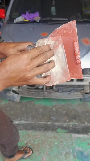 Car Bumper Repair Techniques with a Putty Knife