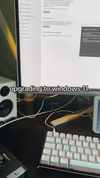 i already know im going to the “downgrading*” comments 😭#tech #techtok #pc #windows11 #pcbuilding #pcbuild