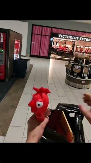 I have ADHD 🤪 #scream #pranks #pov #mall #store