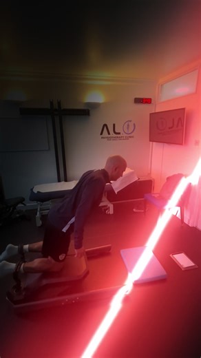 POV: you’re actually measuring hamstring strength 👀💪 This is NordBord testing during a Nordic curl. 📊 Proven to be reliable for eccentric hamstring strength ⚖️ Useful for spotting side-to-side asymmetries 🧠 Especially valuable in rehab and return-to-sport decisions Test. Don’t guess. ➡️ Follow for more sports rehab & performance 💬 Drop questions in the comments 🔄 Share with someone rehabbing a hamstring @ALO Physiotherapy #Physiotherapy #ACL #EvidenceBasedRehab #yourgoalsourpassion