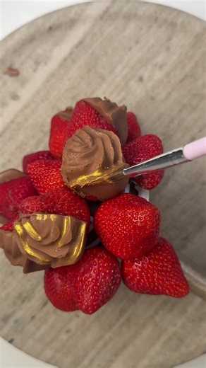 Easily Create a Chocolate Strawberry Bouquet