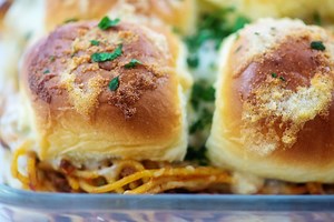 74K views · 280 reactions | RECIPE: https://www.bunsinmyoven.com/spaghetti-sandwich/ These SPAGHETTI SLIDERS are a fan favorite! Perfect for game day or just a fun dinner with the kids. | Buns In My Oven | Facebook