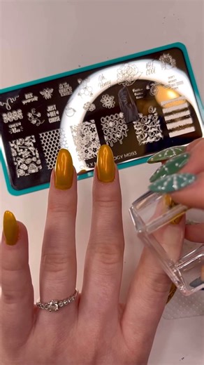 Buzzing with excitement! 🐝Nail art doesn't need to bee intimidated. Dive into the creative hive and let your tiny wings take flight. 🍯 💛 Don't forget, our Maniology community is always here to support and inspire your journey. Join the community at www.maniology.com/community! 🌼✨ 🥰IG: @linnea_nails Products used: Busy Bees: Nail Stamping Starter Kit | Maniology