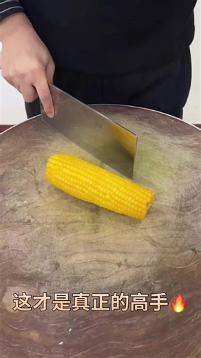 How to Cut Corn Easily with Simple Trick #KitchenHack #CornTips #cookingtricks | Vegetables's Carving