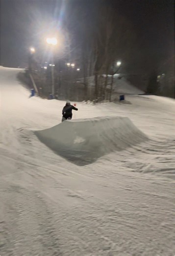 I guess I’m front flip dude now (some kid called me it)#snowboard #snowboarding #fyp #fypシ #🏂 #gleneden #720s #frontflip #front #tamedog