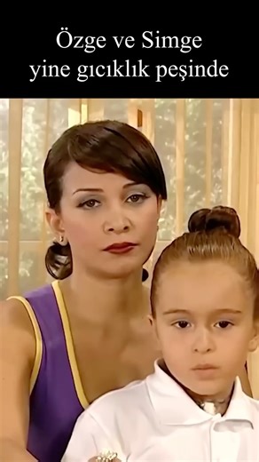 Bez Bebek on Instagram: "Bez Bebek, Focus Film imzalı, ilk bölümü 20 Eylül 2007 tarihinde yayımlanan Türk yapımı fantastik, komedi, çocuk ve dram türündeki televizyon dizisidir. Dizinin yapımcısı Nilgün Sağyaşar, yönetmeni ise Serpil Kurtça’dır. 3. sezonda Hakan karakteri değişmiş ve Tan Sağtürk’ün yerine Alpay Kemal Atalan geçmiştir. Toplam 3 sezondan oluşan dizi, 2 Nisan 2010 tarihinde yayımlanan 101. bölümü ile final yaparak sona erdi. Tekrarları ise, 1 Ağustos 2018 tarihinden itibaren a2’de 