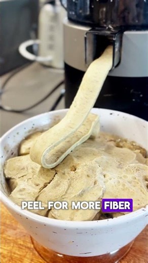 Swap the nightly ice cream for this $2 banana soft serve. 🍌🍦#Aeitto #EasePressJuicer#banana# #juicer