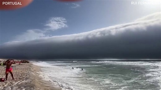 Watch rare ‘tsunami’ roll cloud hover over beachgoers in popular destination spot