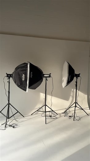 the content room on Instagram: "Full Studio Walkthrough 🤩 So happy with how it’s turned out! - infinity cove ✔️ - minimal aesthetic ✔️ - private changing rooms ✔️ - soundproof TikTok live studio ✔️ - co-working office space ✔️ Link in bio to book 🫡"