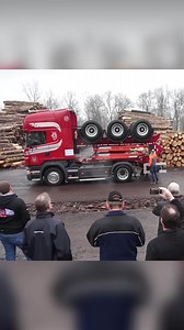 No that’s not a transformer! MOBAS makes this foldable semi-trailer for hauling. #semitruck #Hauling #Trucking #Transformer #Innovation #Innovative #Trailer #Logging | In The Know Now