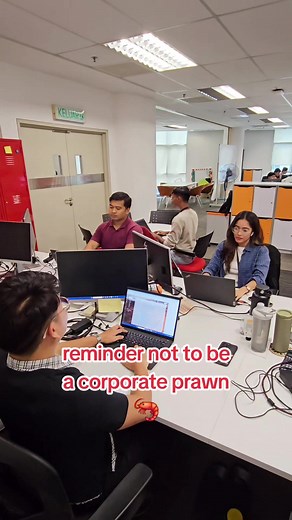 Upgrade Your Office Life with Standing Desks! Improve Health and Productivity