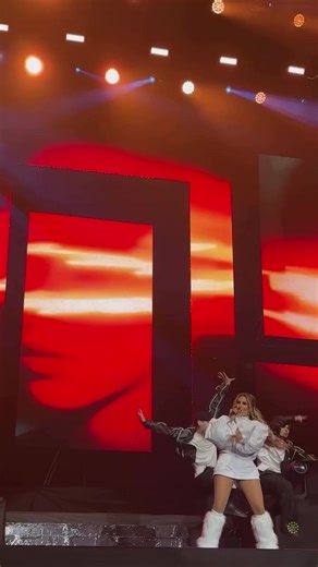 Led i Vatra🤩 @SENIDAH #concerts #senidahajdarpasic #fypシ゚viral #fyppppppppppppppppppppppp #strongwomen