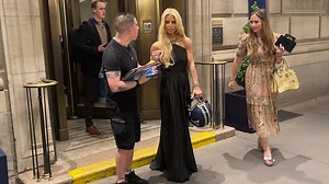 Jessica Simpson wraps thin figure in a one-shoulder black gown