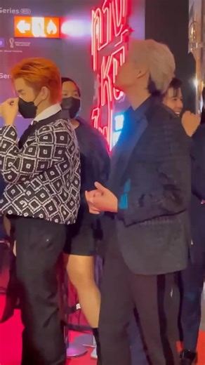 Exploring Hand Placement Techniques