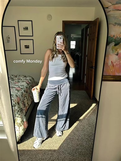 Starting the week in my favorite comfy fit my everyday essentials 🤍 check out the link below to see one of my new favorite items🫐👀 #MondayMood #ComfyOOTD #TikTokShopFinds #HydroJug @HYDROJUG#CapCut