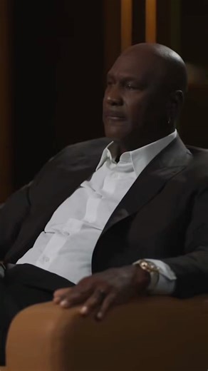 ☝🏽🏀🫤 #POV: 🐐 #MichaelJeffreyJordan #UsedToBeAFormerAthlete 👉🏽#Me: #ShreddedBeyondABSolute