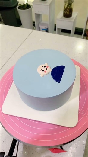 Hand-painted cake tips for beginners