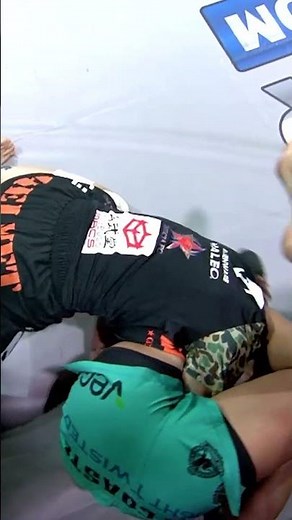 Jessica Penne TRIANGLE CHOKE #invictafc