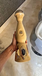 1.5M views · 20K reactions | Unboxing the incredible Clase Azul Tequila Día de Muertos Edición Limitada Recuerdos  - Very happy to add this beauty to the collection. This Añejo is a blend of tequilas aged 12 to 38 months in American whiskey casks. The agave is slow cooked in pit ovens, adding a subtle smokey layer to the profile. A stunning creation for this year’s Día de Muertos  | Notorious Foodie | Facebook