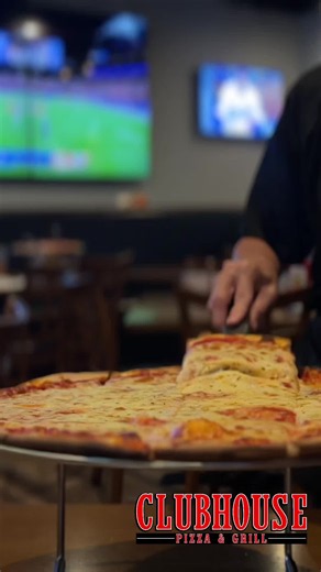 🍕Our Pizza is pretty good too! #cheesepull #coalcity #pizza @GrandeCheese #grandecheese