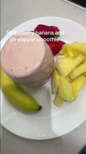 Strawberry Banana Pineapple Smoothie 🍓🍌🍍