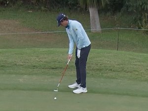 Should you try one-handed putting? It certainly worked for the newest PGA Tour winner
