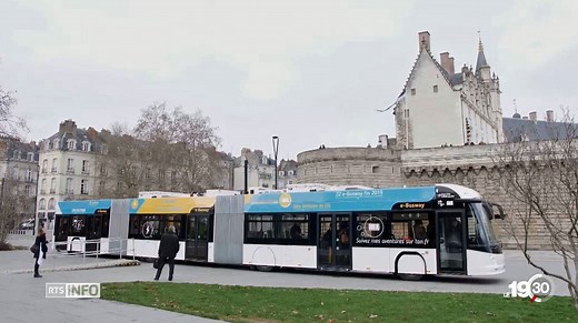 Les plus longs bus électriques sont suisses et roulent à Nantes | RTS