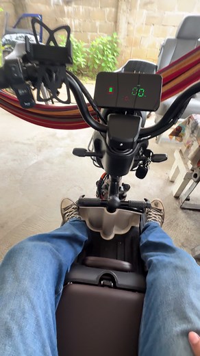 Mr. Muur's Love for Mrs. Muur at Suriconcept