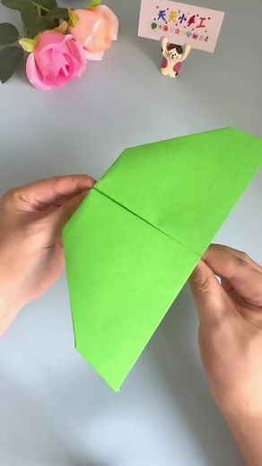 比蝙蝠纸飞机更简单的会扇动翅膀的纸飞机，你学会了吗！ #折纸飞机 #纸飞机 #童年的纸飞机 #折纸教程