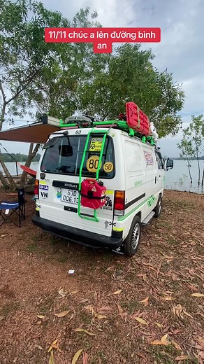 Xe của a Khoa chuẩn bị cho chuyến vòng quanh thế giới