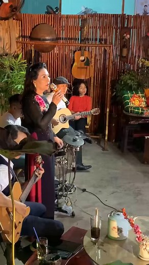 Kênh mới - Bolero Mái Lá - Hát Live vui lòng đăng ký ủng hộ nhé MN https://www.youtube.com/@coverguitar7900/videos | Guitar Bolero Mái Lá