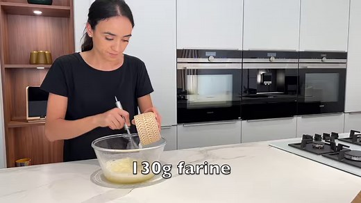 80K views · 2K reactions | Bavarois au chocolat Ingrédients génoise : 1 oeuf 1 sachet succre vanillé 50g sucre 80g lait 130g farine 8g levure chimique 180°C 15 à 20 min Nappage : 10cl Lait 1 sachet de sucre vanillé Ingrédients crème : 25 crème liquide 2 danette 1 cs café soluble 200g chocolat fondu Décoration : caramel Reserver au frigo quelques heures | Quelle Recette | Facebook